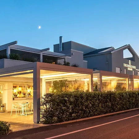 The Park Wellnessspa & Restaurant Hotell 4*