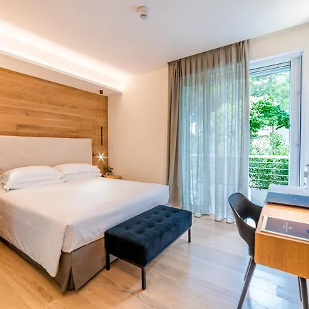 The Park Wellnessspa & Restaurant Hotell 4*
