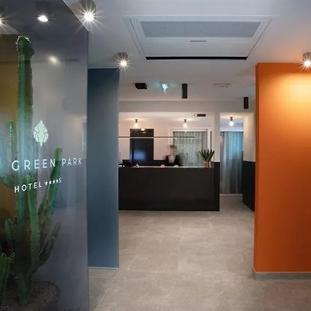 The Park Wellnessspa & Restaurant Hotell 4*